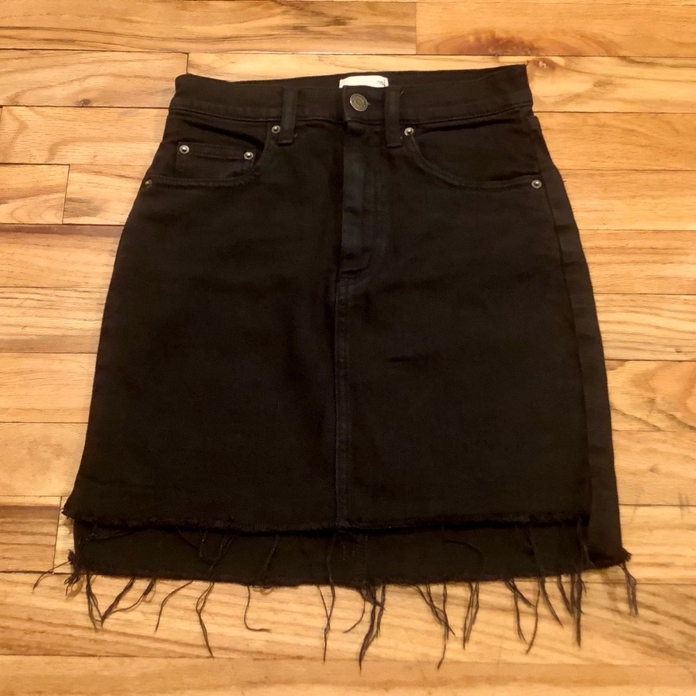 Wilfred Free Black Denim Mini Skirt with raw cut hem size 2 - Picture 3 of 9